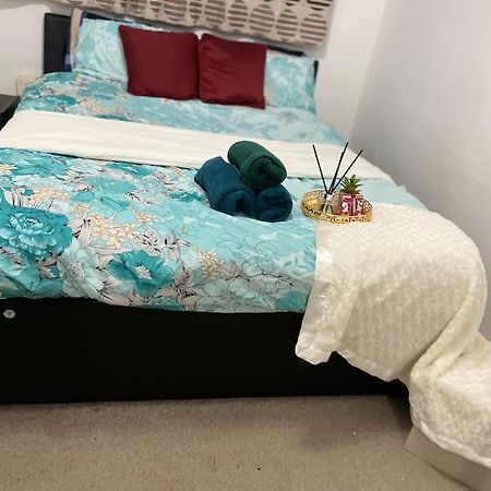 Princess 3 Bedroom House + Offstreet Parking +Wifi Leeds  Exterior photo