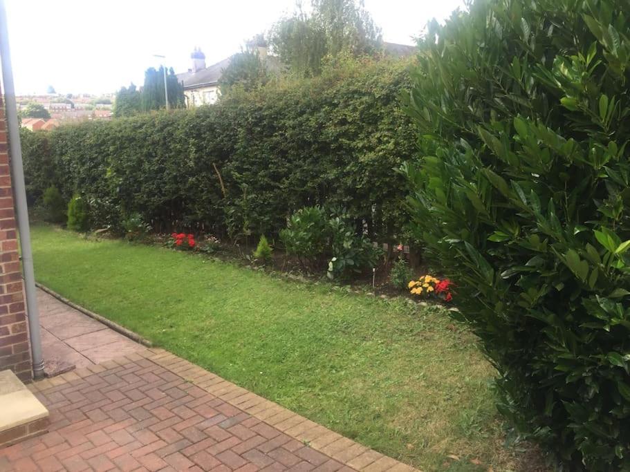 Princess 3 Bedroom House + Offstreet Parking +Wifi Leeds  Exterior photo
